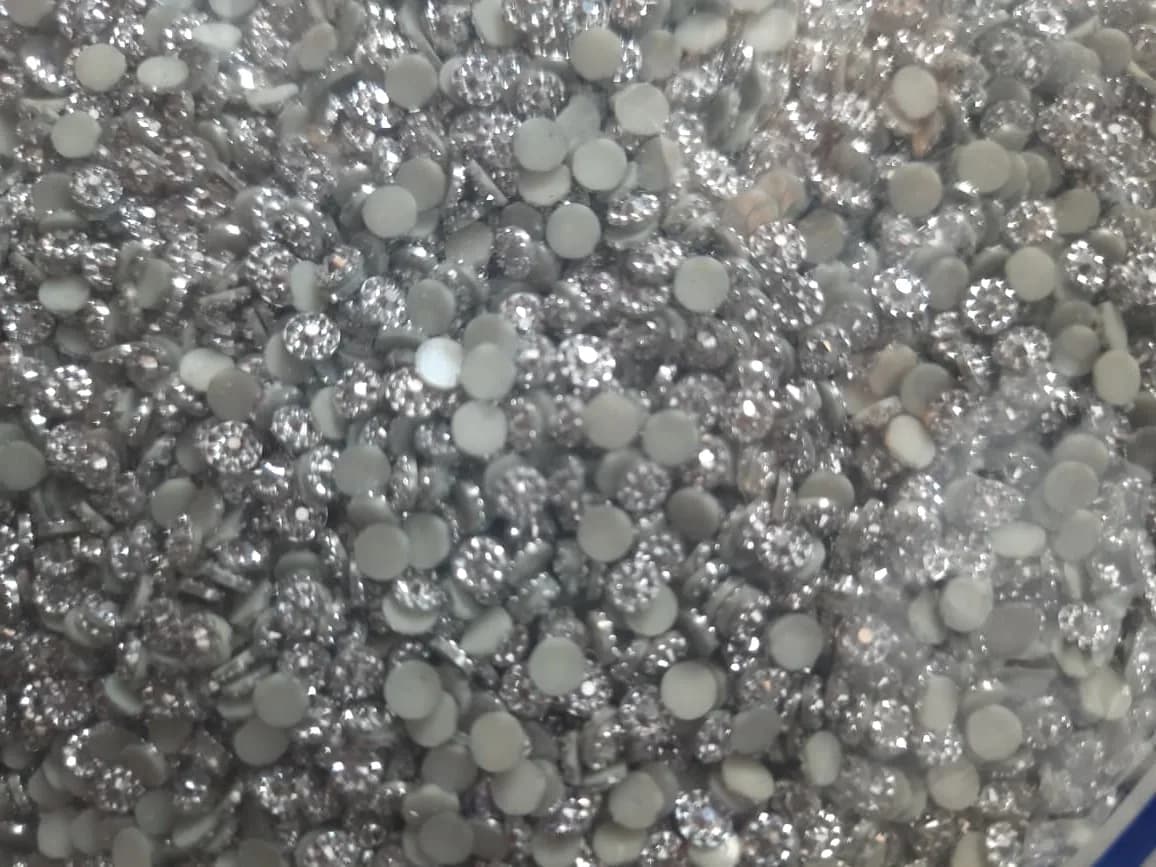 Decorative Silver Stones for Dresses and Crafts